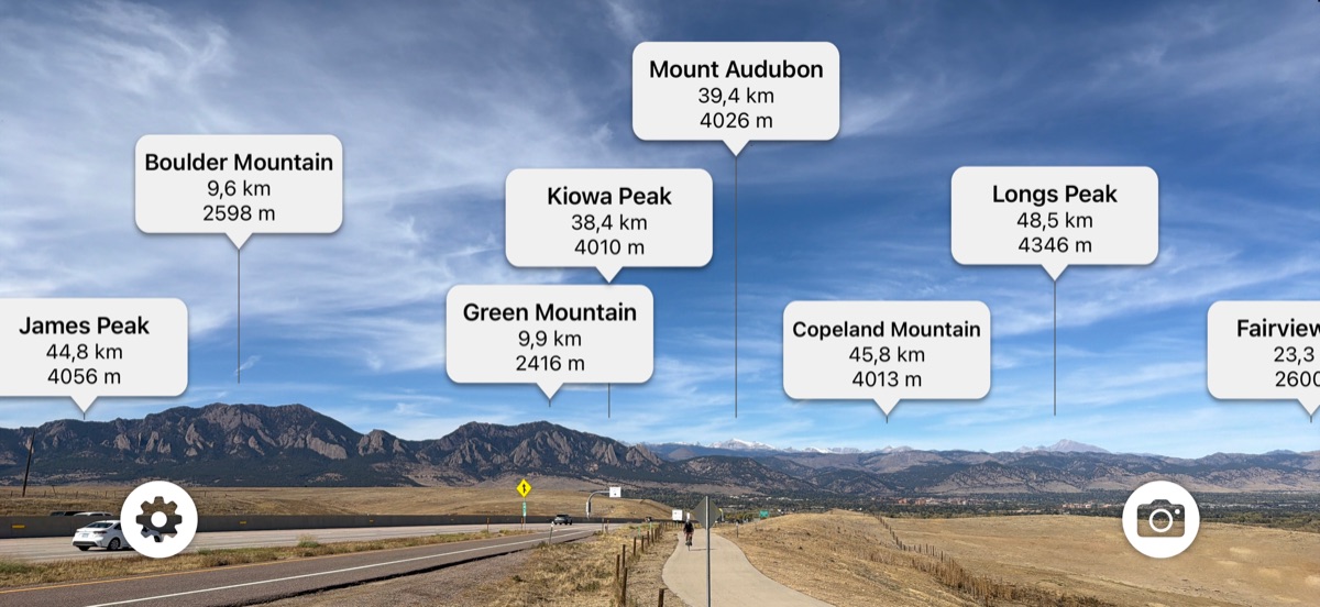 Vue panoramique du Front Range, au Colorado, avec les étiquettes de James Peak, Kiowa Peak, du mont Audubon, de Longs Peak et d'autres sommets